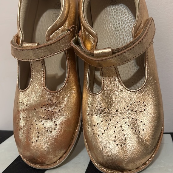 Girl's Mini Boden shoes - Picture 2 of 11